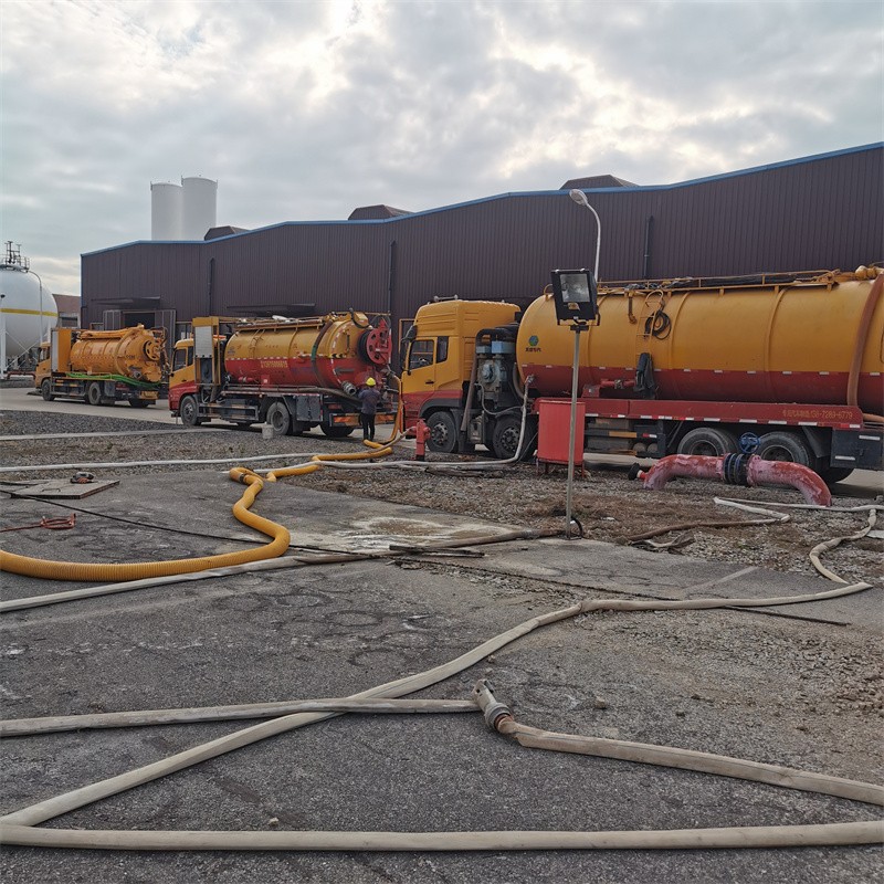 熊口管理区污水池清理