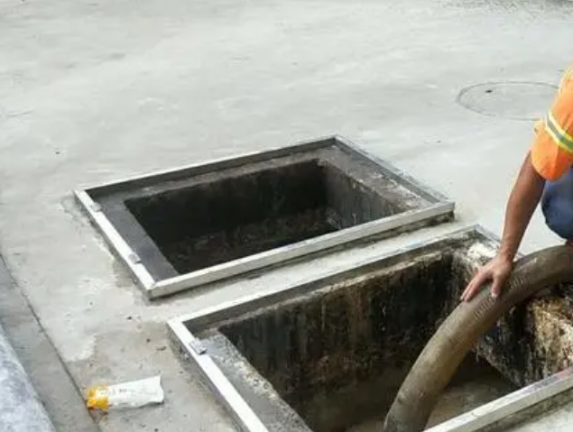 熊口管理区化粪池清理